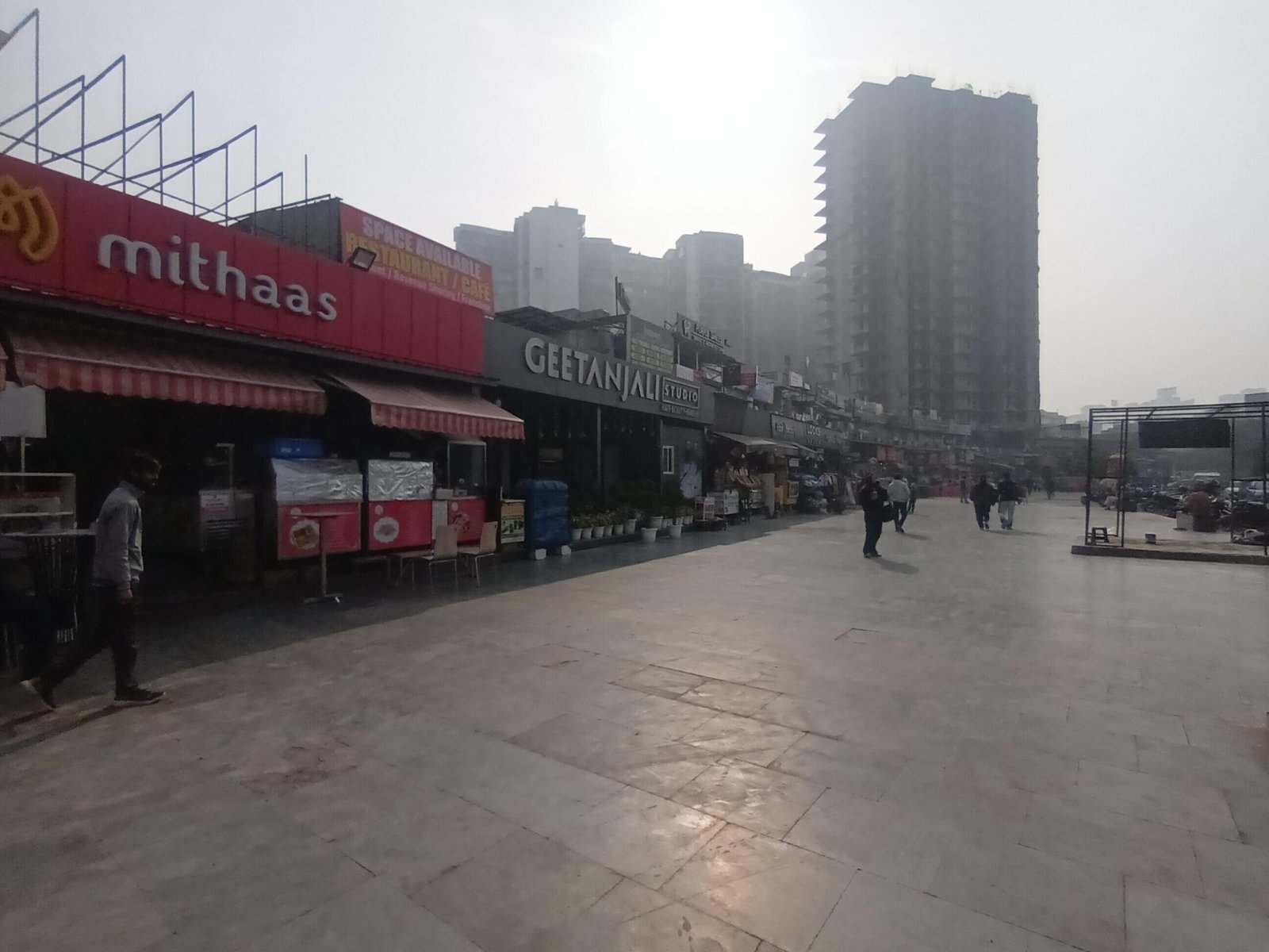 Gardenia Glory Noida landscaped garden and seating area for residents